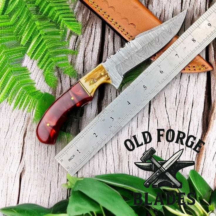 Handcrafted Demascus Knives with Damascus Steel Blade